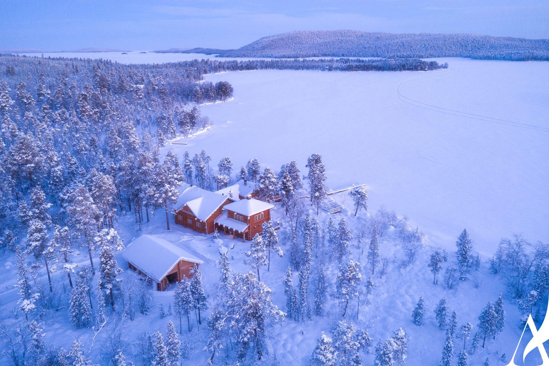 01 Log Chalet VIP Lake Inari | Arctic Agency